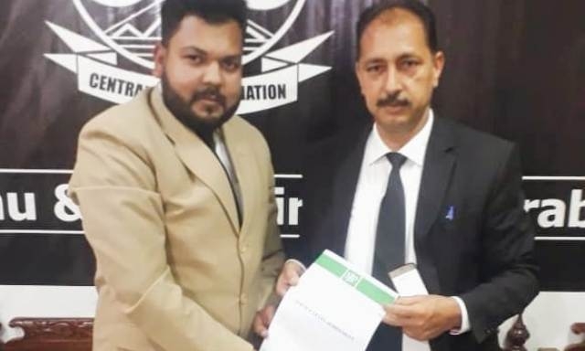 سنٹرل بار ایسوسی ایشن مظفرآباد اور ایس جی پی لیگنوکریٹس پرائیویٹ لیمٹڈ کے درمیان بار کمپیوٹرائزیشن کے معاہدے پر دستخط سنٹرل بار ایسوسی ایشن مظفرآباد اور ایس جی پی لیگنوکریٹس پرائیویٹ لیمٹڈ کے درمیان بار کمپیوٹرائزیشن کے معاہدے پر دستخط